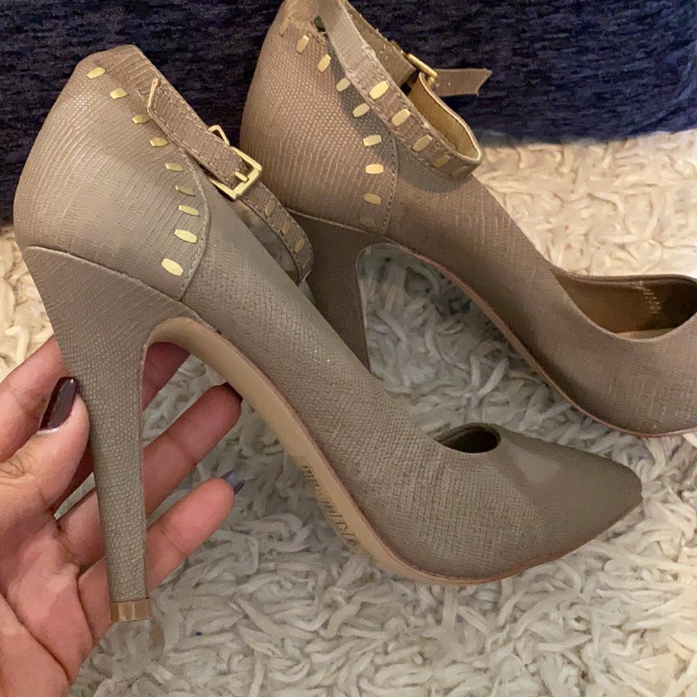 Heels - Picture 4 of 4